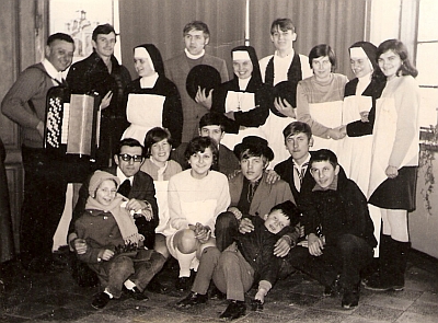 i-slika27_u zupnom dvoru starcevo_rukavina_1960_1970-m